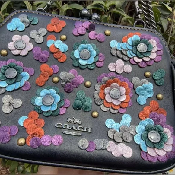 Coach Pearl Kisslock Crossbody bag with floral leather sequins HTF - Picture 6 of 12